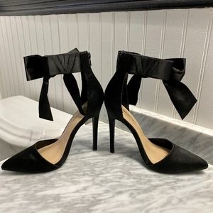 JustFab Shoes - Brand NEW Black Heels with Bow Accent